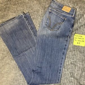 Hollister Cali flare, light wash jeans. Size 3L w26 l35